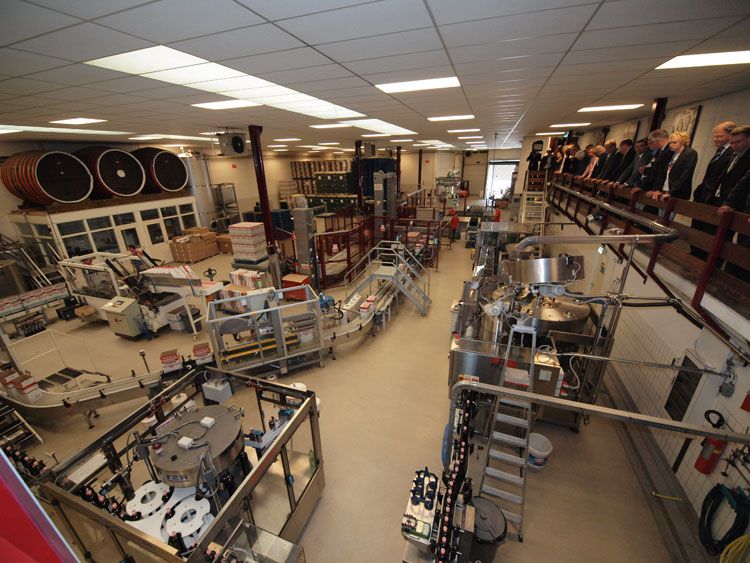 Productieruimte berenburgproductiebedrijf aan de Stoombootkade in Bolsward