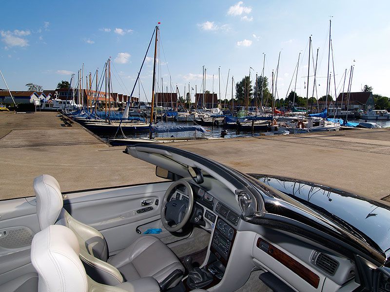 Dubbel genieten: met een cabrio op vakantie in Friesland. Aanrader: Elfstedenroute met de auto