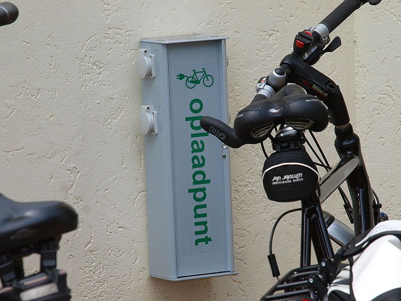 Een elektrische fiets opladen bij It Posthûs is geen punt.
