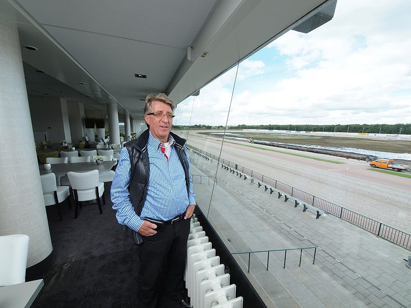 De uit Groningen afkomstige en nu in België wonende ondernemer en paardenliefhebber Casper Veldink heeft zes miljoen gestoken in zijn concept Victoria Park, een multifunctioneel evenementencentrum op basis van een drafsportcentrum.