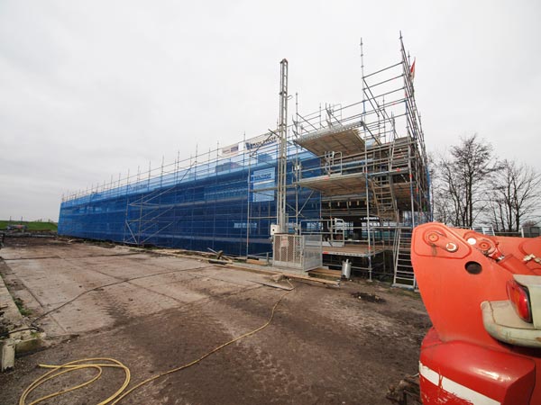 Naast het Ir. D.F. Wouda-stoomgemaal, een toeristische topattractie in wording, verrijst een imposant bezoekerscentrum. Watersportcentrum Tacozijl en het stoomgemaal zijn buren, weliswaar op een afstand van een 500 meter.