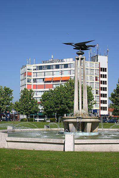 Het Eurohotel ligt vlakbij de start van de Elfstedentocht op de schaats die volgens verwachtingen van deskundigen in de eerste week van januari 2011 kan worden gehouden.