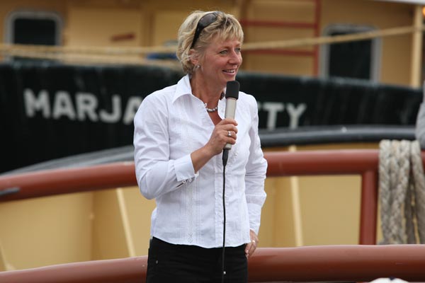 Hilda Boesjes-Beljon aan boord van de Zeesleepboot Holland (foto T. Schoonhoof St. Zeesleepboot Holland).