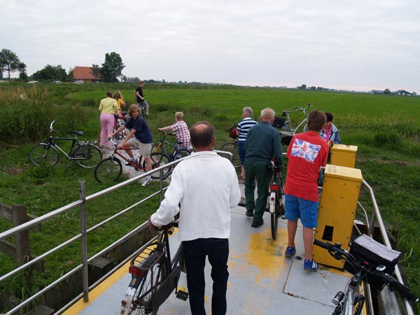 Pontjesroutes zijn erg populair in Friesland. Ze leiden u door de mooiste en rustigste plattelandsgebieden van de provincie. Naast Skartserlân heeft ook de gemeente Boarnsterhim een pontjesroute.