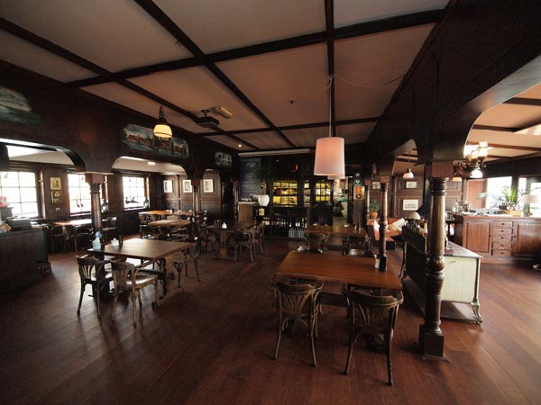Er is plaats voor 160 gasten in het restaurant en café.