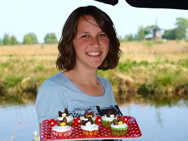 In en om De Rietvink in natuurgebied De Rottige Meente worden excursies gegeven en taartjes geserveerd van Lianne Pit uit Oldemarkt, 15 jaar, 3 Atheneum aan het Linde College in Wolvega en onderneemster in wording met www.taartenzo.nl