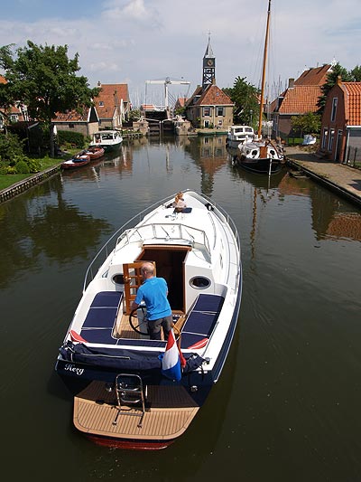 Hindeloopen, een highlight van internationale klasse. Het zou zo op de UNESCO werelderfgoedlijst kunnen. Dat geldt ook voor het kleinste stadje ter wereld, Sloten. In Friesland staan twee materiële erfgoederen op het 911 projecten bevattende lijstje: het Ir. D.F. Wouda-stoomgemaal in Lemmer en de Waddenzee.