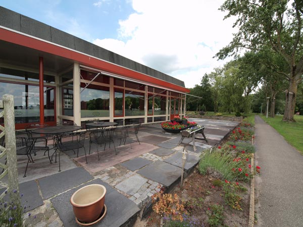 Holland Inn beschikt over een zeer gevarieerde vergader- en partyaccommodatie.