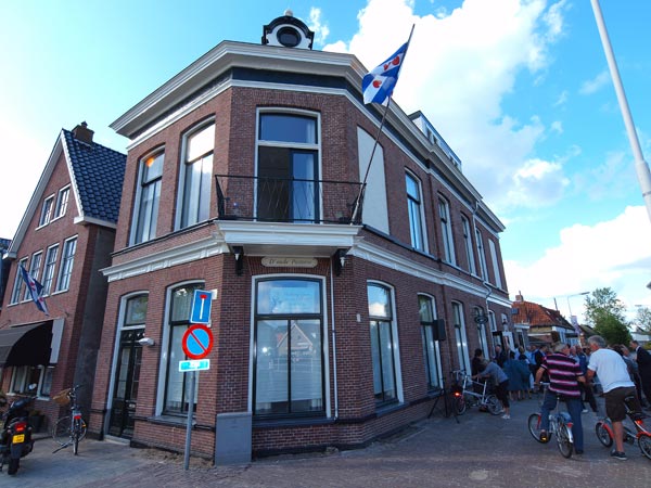 Herberg Joure, een paar tellen na de opening op 30 juni 2011.