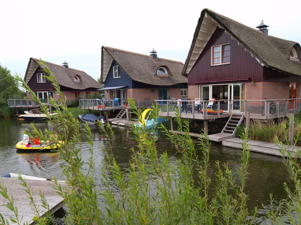 Beach Resport Makkum ontwikkelde zich tot een luxe vakantiedorp met een nostalgische look en heel veel natuur.