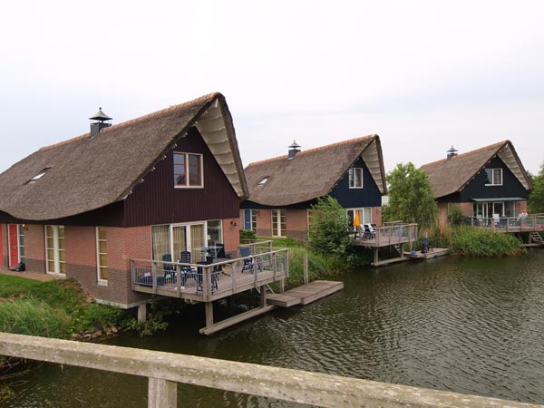 Giethoorn? Nee, dit is Bad Makkum.