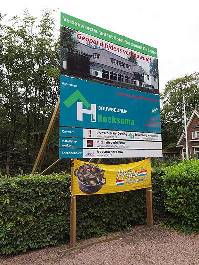 Hotel-restaurant De Stripe ligt midden in de bossen van Bakkeveen en Wijnjewoude en slechts 150 meter van de heide. Het krijgt een neoklassiek interieur.