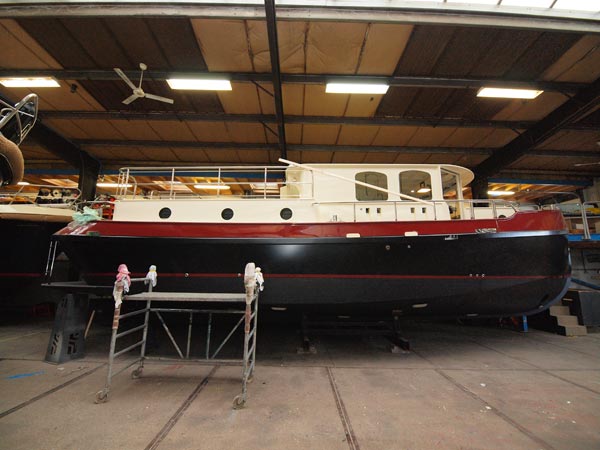 Neoklassiek, de bij jachtwerf Aquanaut in Sneek in aanbouw zijnde Vintage. Hij komt in de grote verhuurvloot van Yachtcharter Römer aan het meer de Müritz.