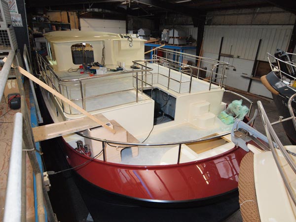 Neoklassiek, de bij jachtwerf Aquanaut in Sneek in aanbouw zijnde Vintage. Hij komt in de grote verhuurvloot van Yachtcharter Römer aan het meer de Müritz.