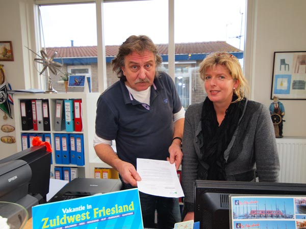 Harstikke kwaad op het toeristenbelastingheffingsbeleid van Súdwest Fryslân: Jaap Wolters en Nienke Arendz.