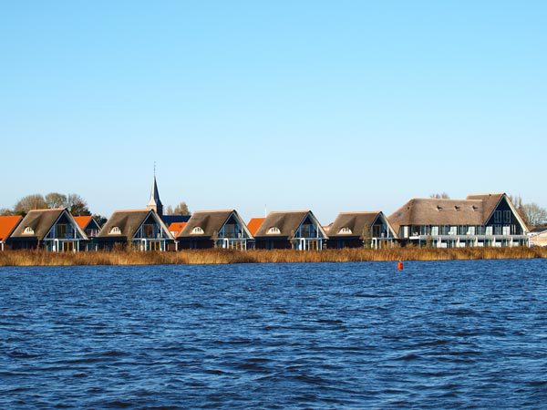 Eén van de meest geliefde vakantieparken van Friesland, De Pharshoeke, aan de Hegemer Mar (Heegermeer).