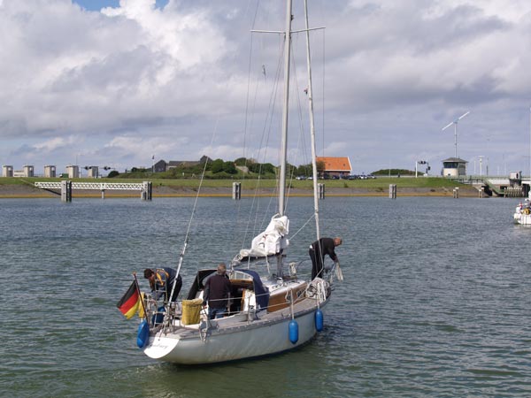 Kornwerderzand, sluis en landverdedigingswerken. Info: www.kazemattenmuseum.nl