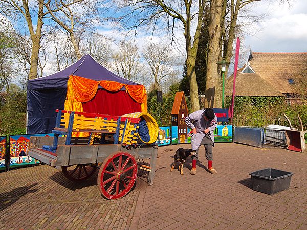 Harry van der Velde’s voorstellingen zijn leuk voor jong en oud en zeer geschikt voor campings en andere recreatieparken. De optredens duren een half uur.