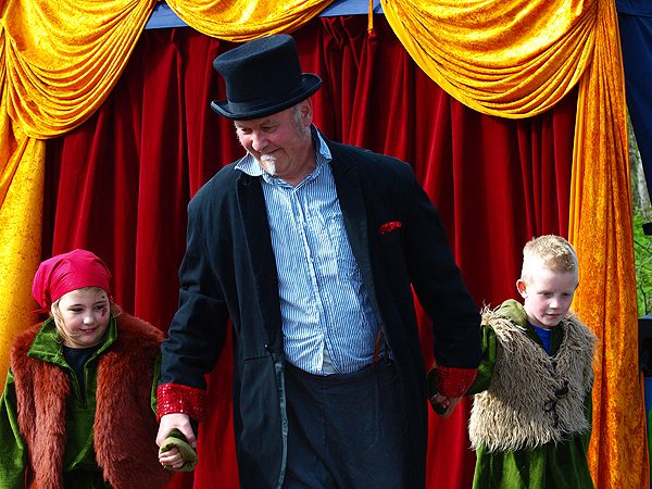 Harry van der Velde’s voorstellingen zijn leuk voor jong en oud en zeer geschikt voor campings en andere recreatieparken. De optredens duren een half uur.