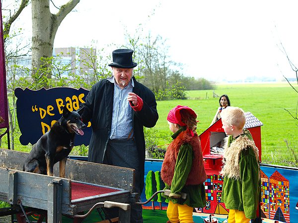 Harry van der Velde’s voorstellingen zijn leuk voor jong en oud en zeer geschikt voor campings en andere recreatieparken. De optredens duren een half uur.
