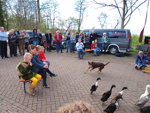 Harry van der Velde’s voorstellingen zijn leuk voor jong en oud en zeer geschikt voor campings en andere recreatieparken. De optredens duren een half uur.