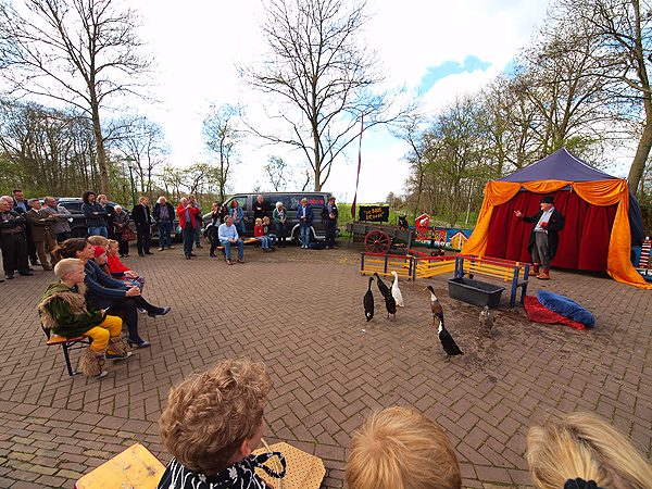 Harry van der Velde’s voorstellingen zijn leuk voor jong en oud en zeer geschikt voor campings en andere recreatieparken. De optredens duren een half uur.