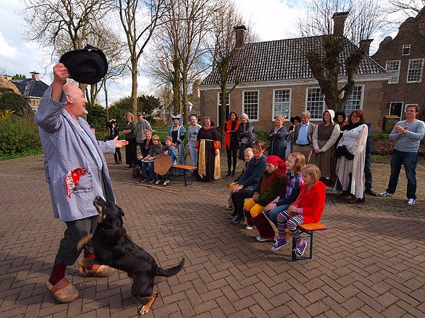 Harry van der Velde’s voorstellingen zijn leuk voor jong en oud en zeer geschikt voor campings en andere recreatieparken. De optredens duren een half uur.