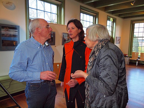 Pyke Kroes en haar ouders bij de presentatie van Mark en Ant. De grote interesse voor de Friese natuur en cultuur heeft ze niet van een vreemde. Haar vader is Henk Kroes. Die was lange tijd directeur van de Friese natuurbeschermingsorganisatie It Fryske Gea en voorzitter van de Vereniging de Friesche Elf Steden. In die laatste functie kondigde hij in 1997 de 15-de Elfstedentocht op de schaats aan: It giet oan!