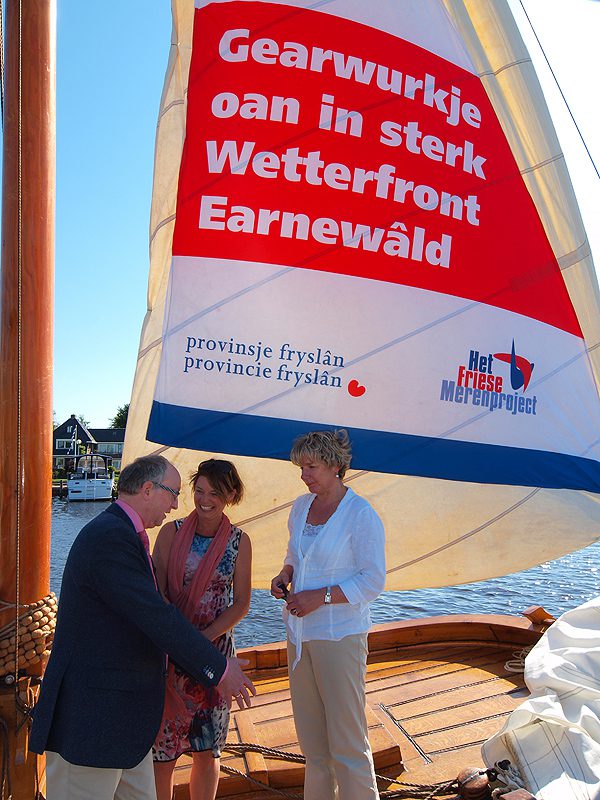 Gearwurkje, samenwerken is het motto in het nu eensgezinde Earnewâld. Het Friese Meren Project maakt de facelift van het recreatiedorp mogelijk.