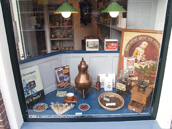 Eén van de beroemdste historische winkels van Nederland, het DE-winkeltje aan de Midstraat in het hart van Joure, is een onderdeel van het veelomvattende Museum Joure.