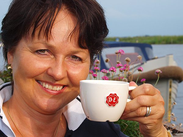 Geniet ook van de koffie en de historie van Douwe Egberts én van Friesland! Kijk op www.frieslandhollandtravel.nl en www.frieslandholland.nl of vraag de arrangementenbrochure aan: info@frieslandholland.nl Bellen mag ook: 0561-615364 (ook ’s avonds en in het weekend).