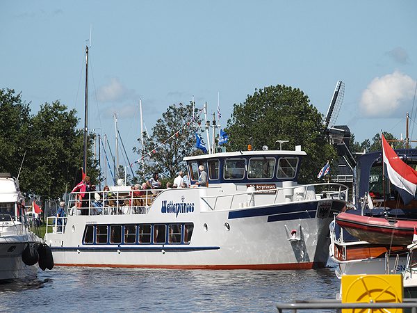 Joure is opgenomen in de Elfstedencruise voor senioren. De passagiers van de riviercruiser Wetterprinses slapen en dineren in prachtige hotels aan het water.
