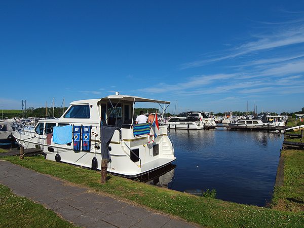 Hoe zo slecht weer? Deze foto werd zaterdag 7 juli 2012 gemaakt in jachthaven De Welle in Heerenveen.