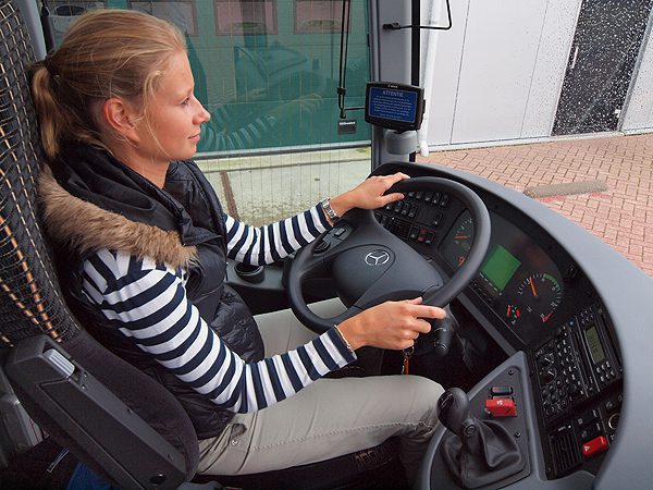 Kruip 8 september achter het stuur van tientallen verschillende voertuigen: motoren, auto’s, vrachtwagens, touringcars, hijskranen en brommobielen.