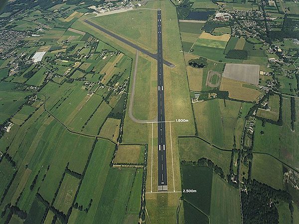 In Eelde wordt al gewerkt aan de verlenging van de baan van 1800 naar 2500 meter.