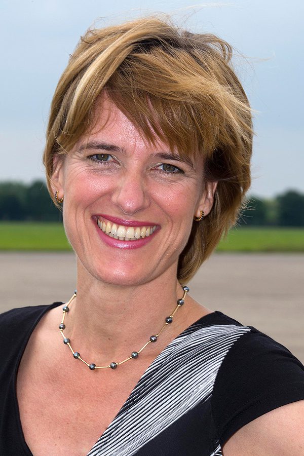 Monique Clarisse, manager Marketing & Sales van Groningen Airport Eelde, is te gast op de Kennis- en Innovatiedag in hotel Galamadammen, 25 september 2012.
