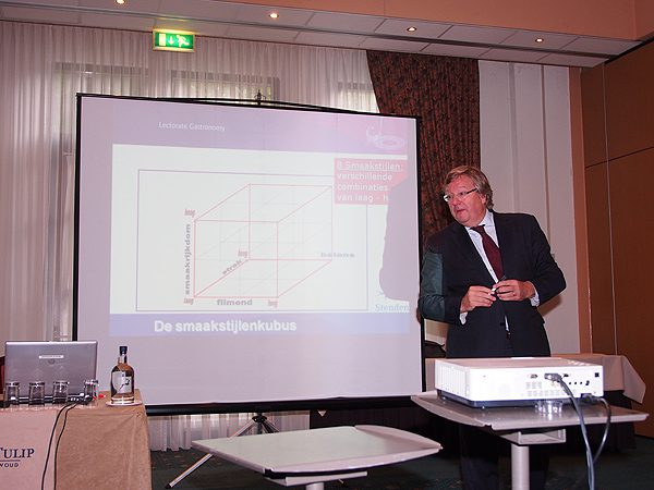 Dr. Peter Klosse, wetenschapper op het gebied van smaak en proeven bij Stenden University in Leeuwarden, zegt het volgende over gastronomie: dat wat je eet, wat je waardeert, fijn vindt, lekker vindt, wat goed voor je is, waarvoor je terugkomt. Ook de buitenkant doet mee.