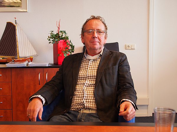 Jan van der Veen leunt niet achterover, maar is wel in zijn sas nu er weer wekelijks een paar boten in andere handen overgaan.