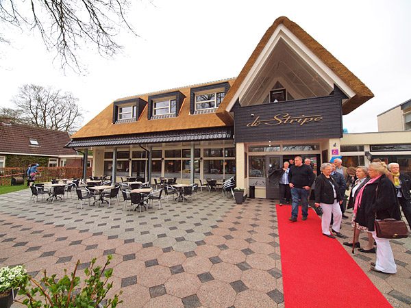 Hotel-restaurant De Stripe in Wijnjewoude is een perfect startpunt voor wandelaars, toerfietsers en mountainbikers die de Duurswouder en Bakkeveense heide en zandverstuivingen willen “beklimmen”. Fotografie: Albert Hendriks. Info: https://www.friesnieuws.nl/toerisme-fryslan/nieuw-hotel-voor-fietsers-en-wandelaars