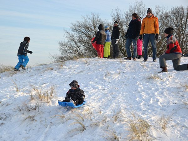 Heuveltje op, heuveltje af, het kan op het Aeckingerzand, de Kale Duinen bij Appelscha.
