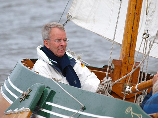 Gerard van Klaveren, nu burgemeester van de gemeente Weststellingwerf (Wolvega), heeft ooit als VVD-gedeputeerde van de provincie Fryslân het Friese Merenproject opgestart.