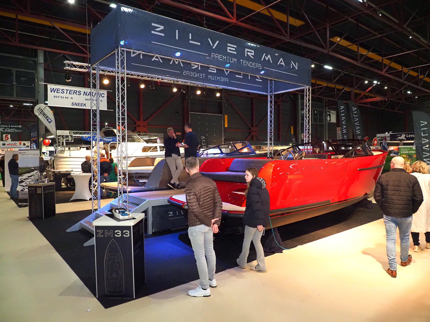 Stand met twee design sloepen